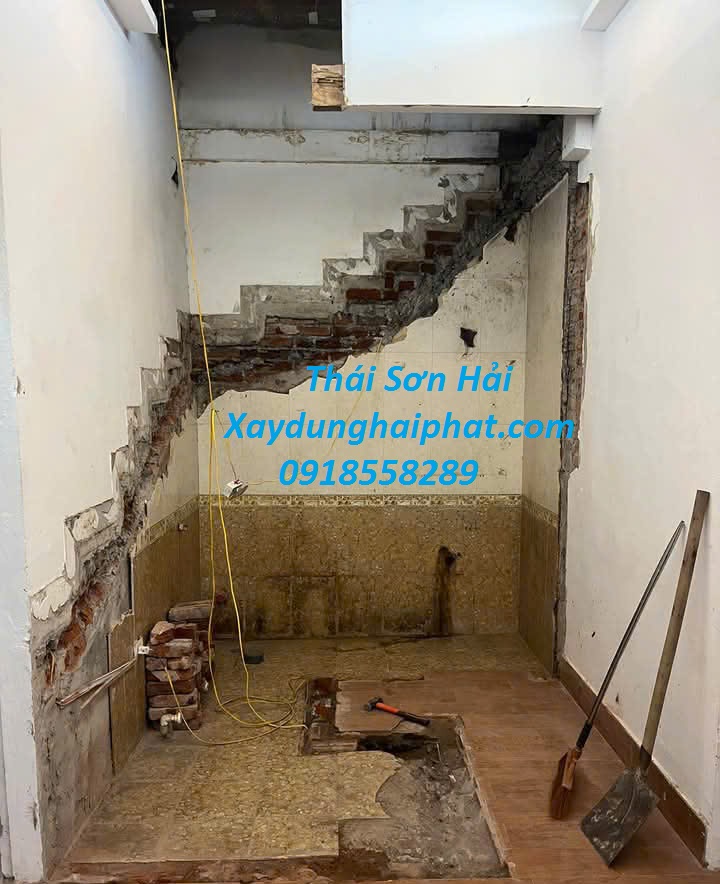 doi-tho-pha-do-cai-tao-nha-cu-tai-Ha-Noi-4
