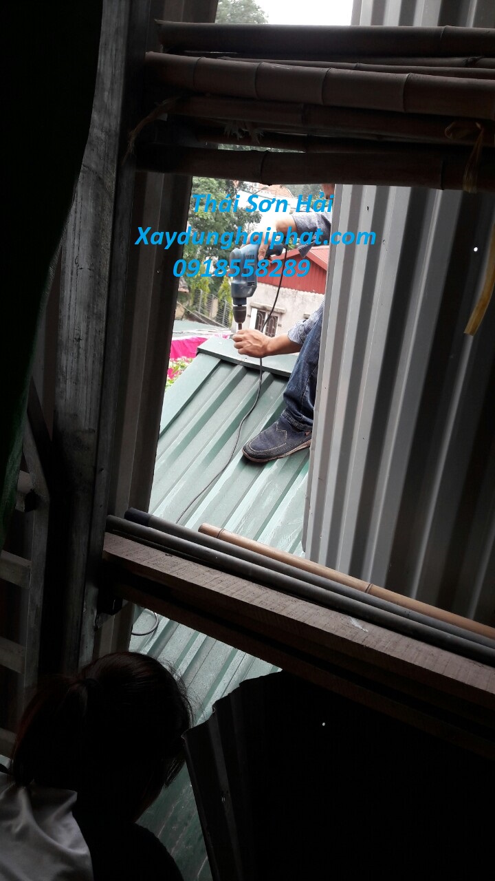 doi-tho-sua-mai-ton-Ha-Noi-chuyen-cai-tao-mai-ton-cu-bi-dot-4