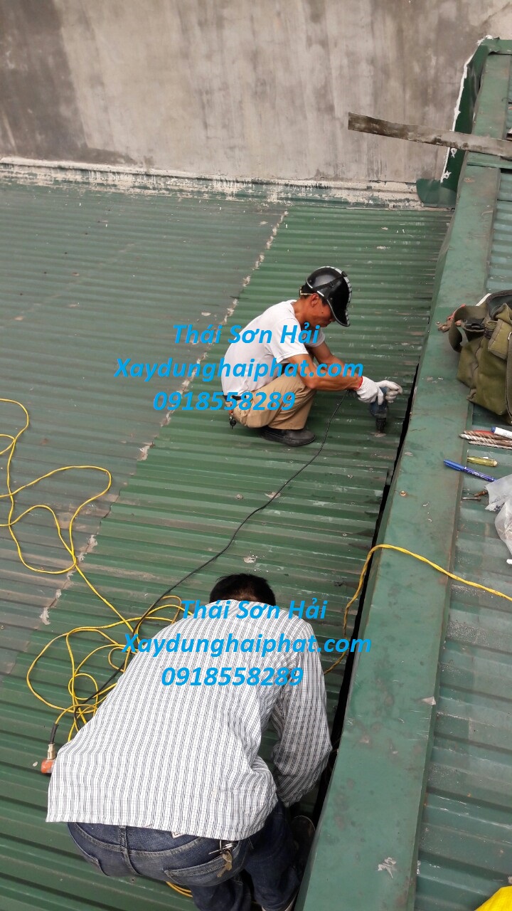 doi-tho-sua-mai-ton-Ha-Noi-chuyen-cai-tao-mai-ton-cu-bi-dot-5