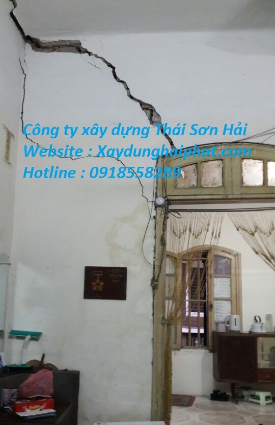 doi-tho-sua-nha-chuyen-gia-co-tuong-bi-nut-tai-quan-cau-giay-1
