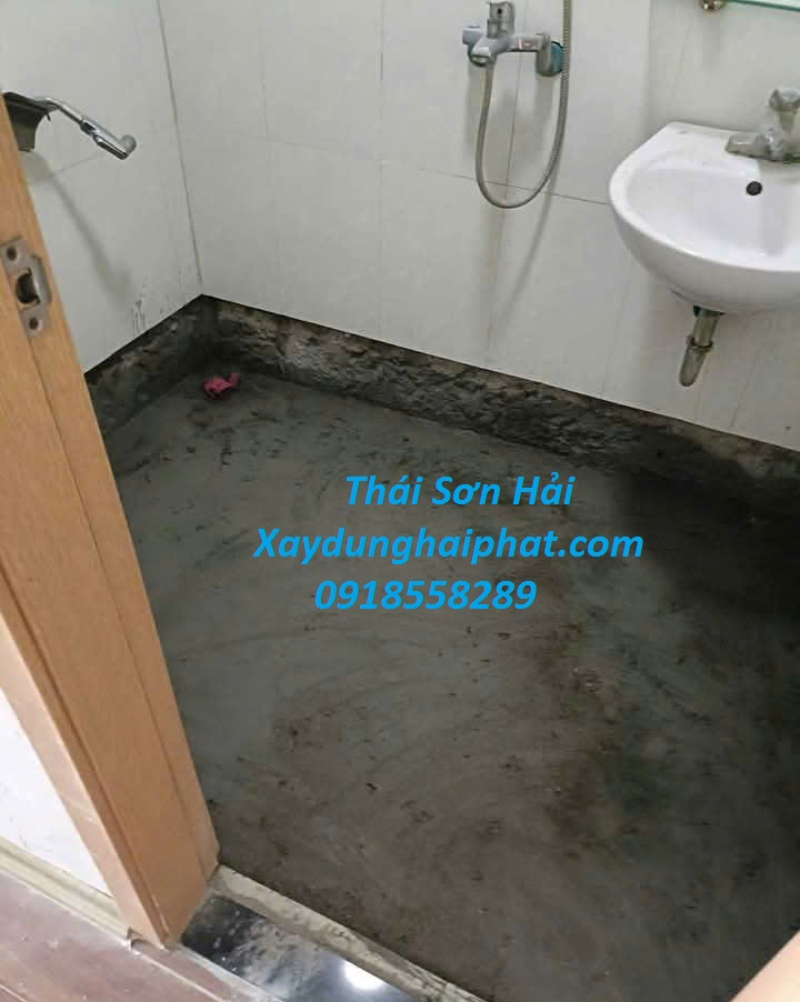 doi-tho-sua-toilet-chong-tham-dot-nha-ve-sinh-o-Ha-Noi-3