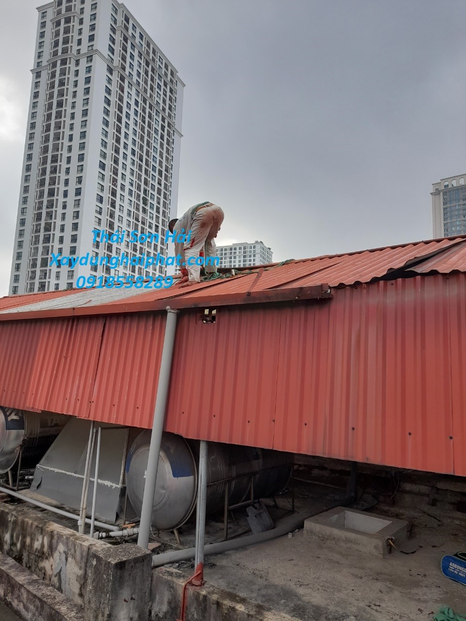 doi-tho-thay-mang-xoi-nha-dan-chuyen-nhan-thi-cong-mang-xoi-inox-gia-re-2