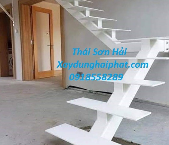 doi-tho-thi-cong-cau-thang-sat-chuyen-lam-cau-thang-xuong-ca-o-ha-noi-4