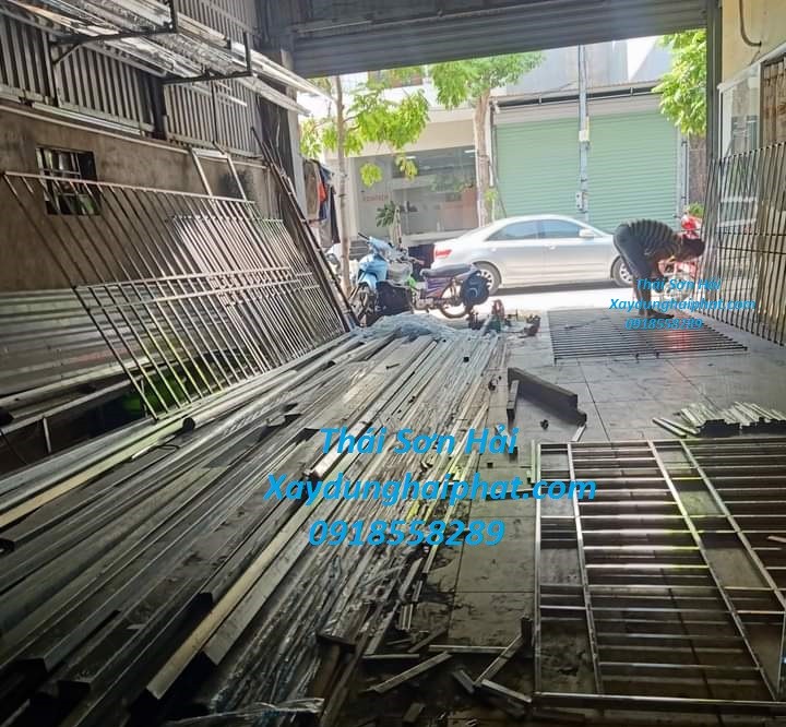 doi-tho-thi-cong-khung-sat-bao-ve-chuong-cop-san-thuong-o-hn-gia-re-5