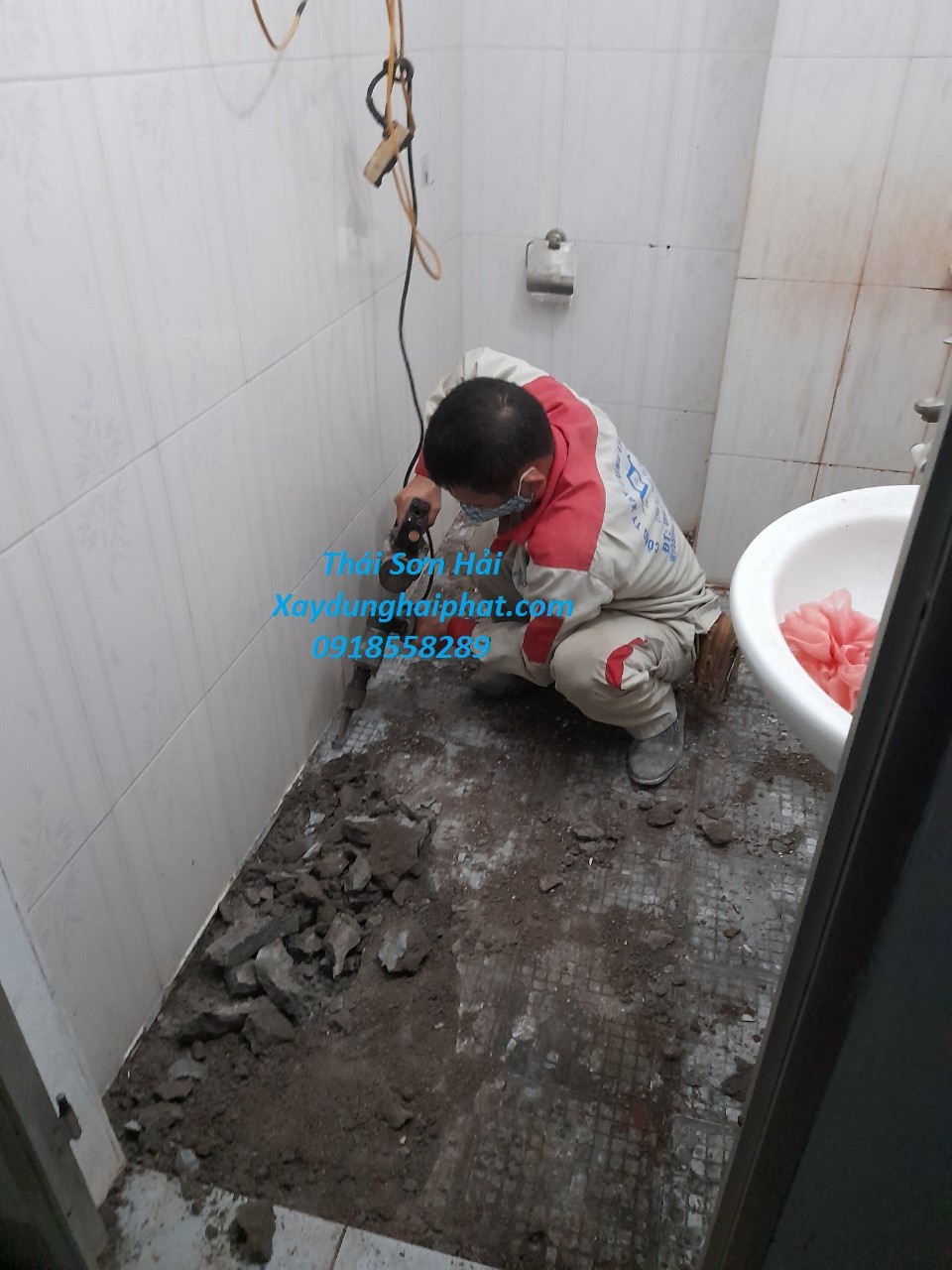 doi-tho-xu-ly-chong-tham-chuyen-chong-tham-chung-cu-o-ha-noi-1