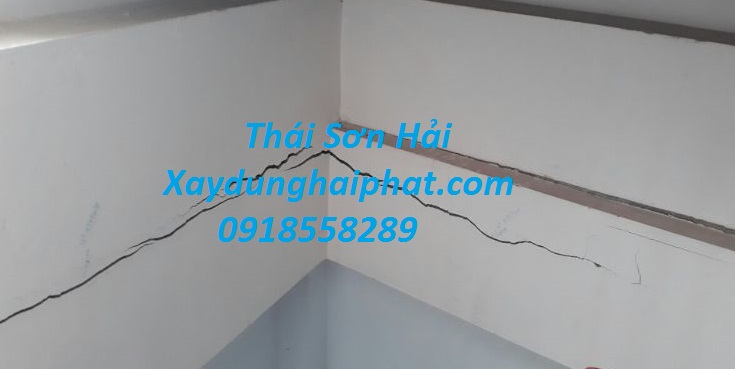 doi-tho-xu-ly-tham-co-tran-chong-tham-chong-nut-co-tran-o-HN-2