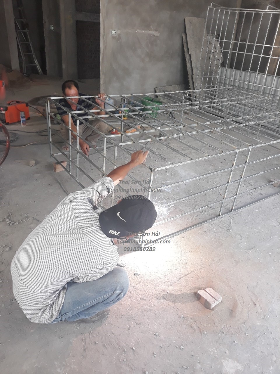 don-vi-chuyen-ve-hang-rao-sat-khung-bao-ve-nha-pho-o-ha-noi-4