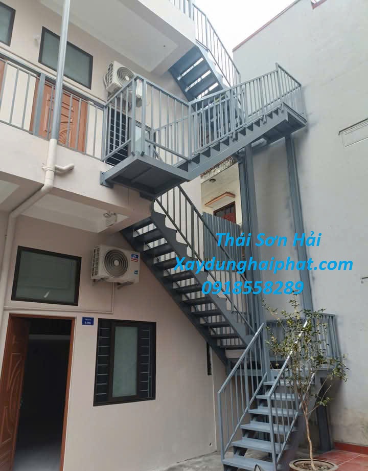 don-vi-lam-cau-thang-sat-dep-cau-thang-sat-chat-luong-o-HN-5