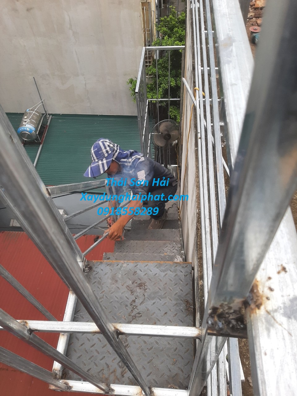 don-vi-lam-cau-thang-sat-uy-tin-cau-thang-sat-ben-dep-Ha-Noi-2