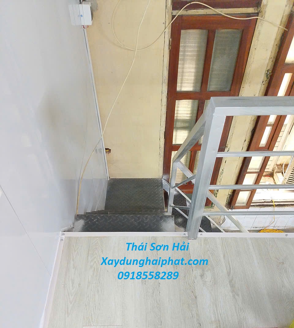 don-vi-lam-gac-xep-tai-nha-thi-cong-gac-lung-khung-thep-cho-nha-o-HN-3