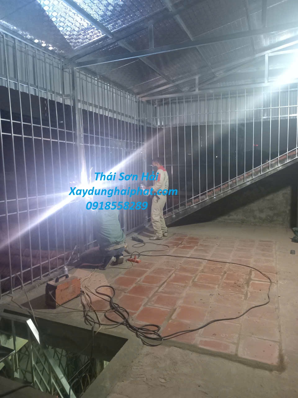 don-vi-lam-lan-can-chuong-cop-bao-ve-an-ninh-cho-gia-dinh-o-HN-1