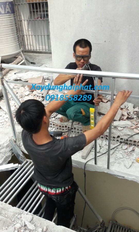 lam-cau-thang-xoan-oc-inox-cau-thang-sat-gia-re-ha-noi-1