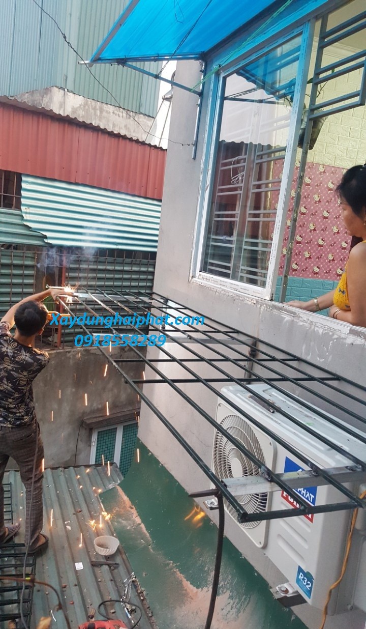 lam-chuong-cop-khung-sat-bao-ve-ban-cong-tai-thanh-xuan-gia-re-2