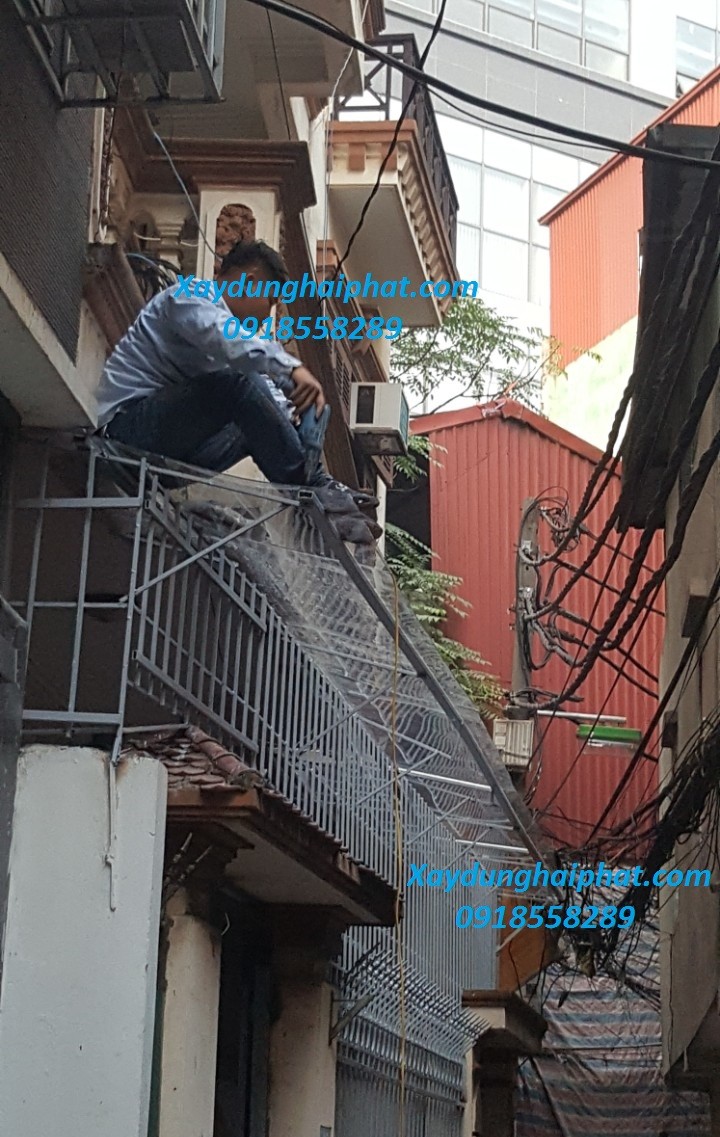 lam-chuong-cop-khung-sat-bao-ve-ban-cong-tai-thanh-xuan-gia-re-3