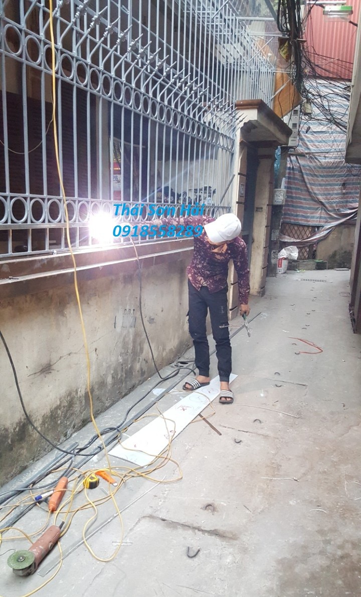 lam-chuong-cop-long-sat-lan-can-ban-cong-cau-thang-sat-tai-hn-gia-re-4