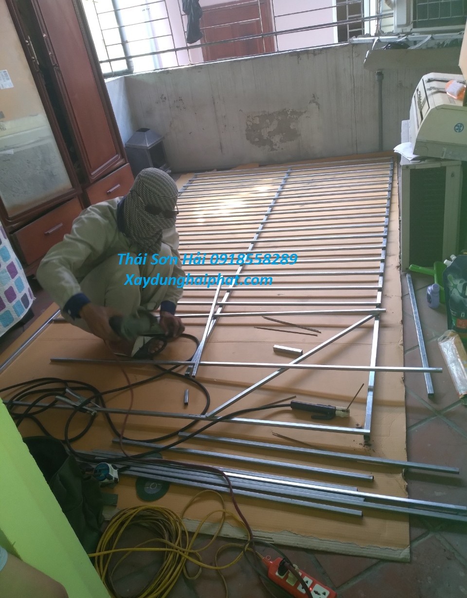 lam-chuong-cop-san-thuong-khung-sat-an-toan-cho-ban-cong-tai-hn-gia-re-2