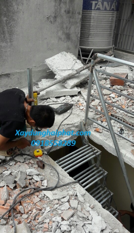 lam-cong-hang-rao-sat-lan-can-cau-thang-inox304-%20gia-re-nhat-quan-cau-giay-3