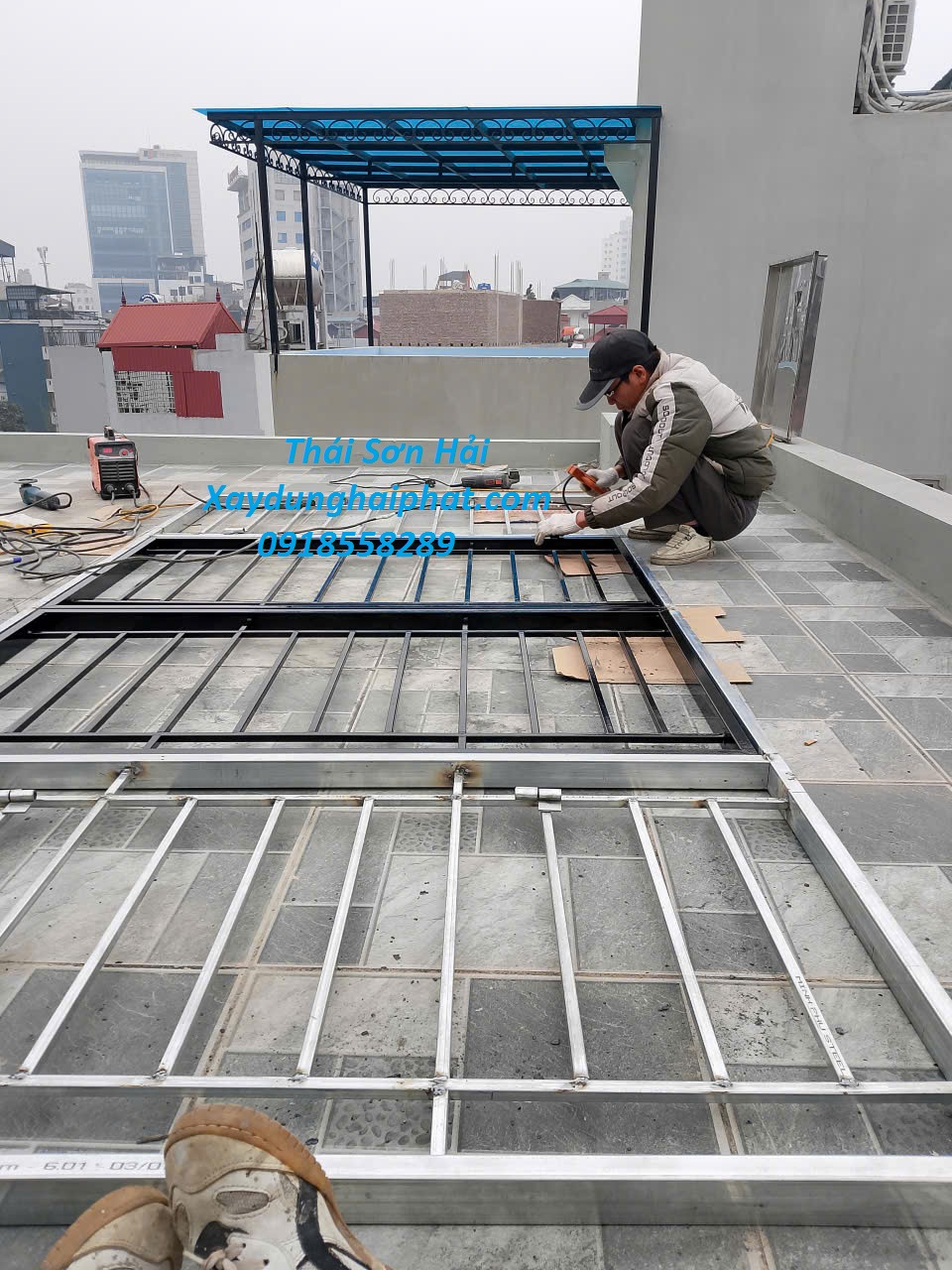 lam-cua-sat-mai-ton-chong-nong-cua-cong-sat-chong-ri-set-o-HN-4