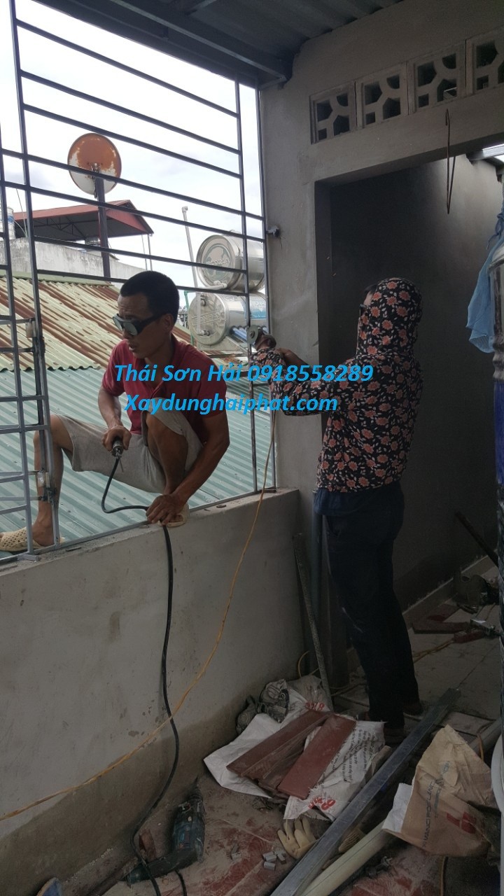 lam-khung-sat-bao-ve-ban-cong-lam-chuong-cop-san-thuong-tai-cau-giay-4