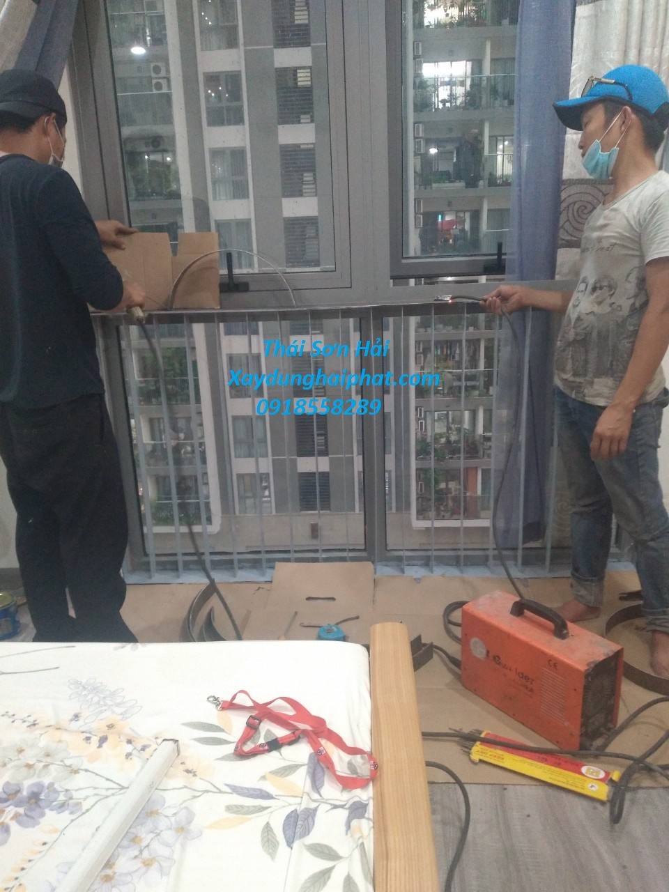 lam-khung-sat-san-thuong-lan-can-cau-thang-sat-dep-o-hn-3