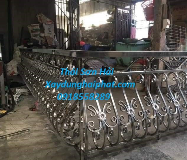 lam-lan-can-ban-cong-hang-rao-sat-ban-cong-lan-can-cau-thang-sat-tai-ha-noi-5