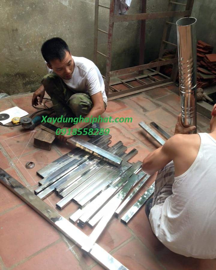 lam-lan-can-hang-rao-sat-cua-sat-theo-yeu-cau-tai-ha-noi-2