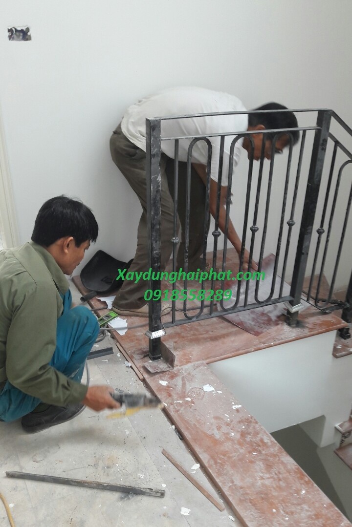 lam-lan-can-inox-cau-thang-sat-long-sat-gia-re-tai-hn-4