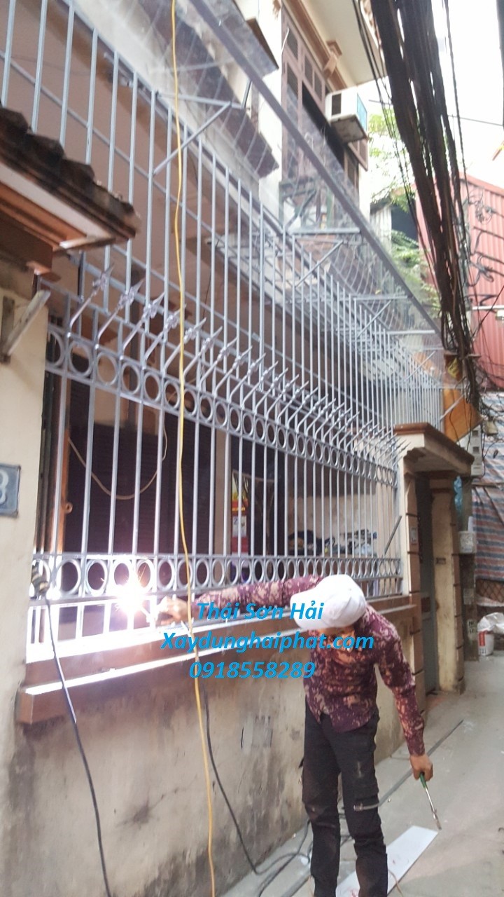 lam-long-sat-cho-ban-cong-lam-khung-sat-bao-ve-san-thuong-tai-hoang-mai-hn-4