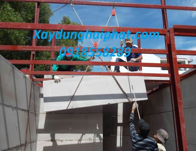 lam-nha-khung-sat-lap-ghep-lop-mai-ton-tron-goi