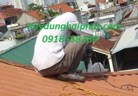 lam-nha-khung-sat-mai-ton-lop-mai-ton-cho-san-thuong-tai-hn-gia-re-1