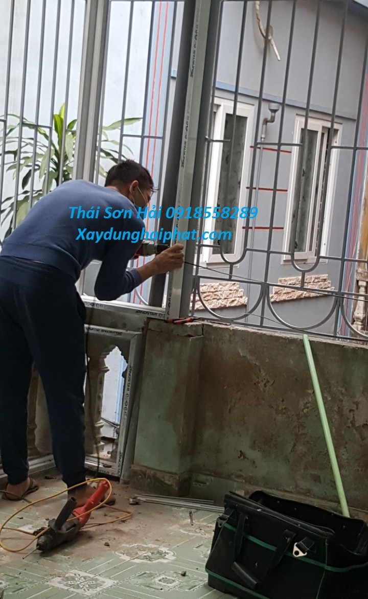 lam-vach-kinh-lam-cua-nhom-kinh-tai-cau-giay-gia-re-2
