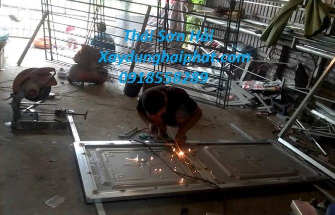 lap-dat-cong-sat-lam-hang-rao-inox-lam-chuong-cop-dep-6