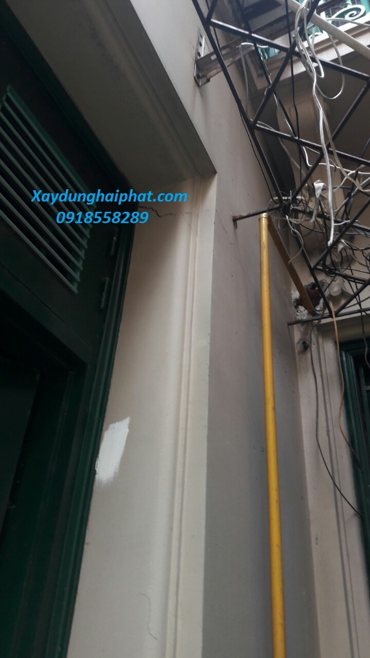 nguyen-nhan-nut-co-tran-nha-nut-doc-tuong-bien-phap-xu-ly-2