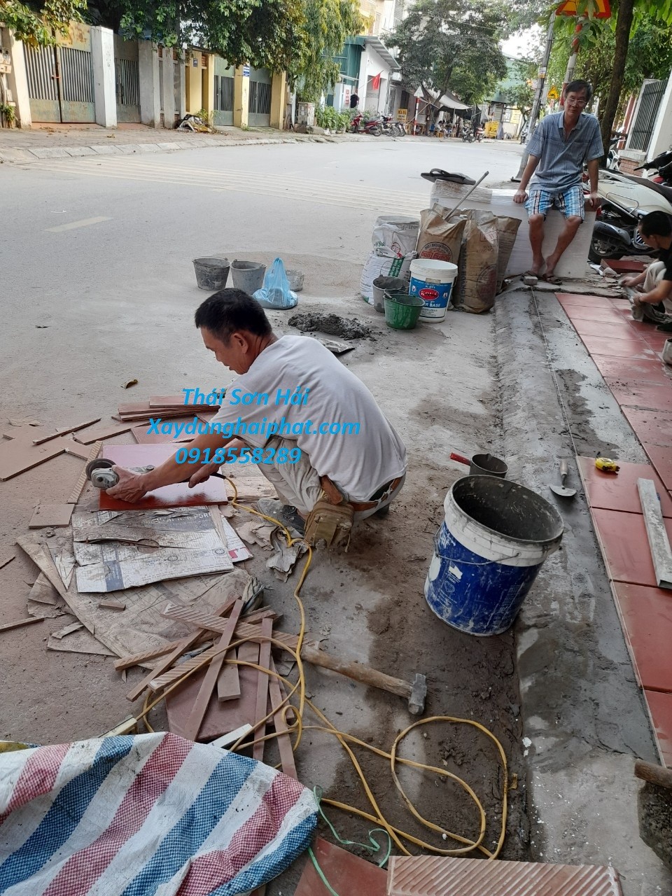 nhan-doc-trat-tuong-op-lat-gach-men-tai-hn-tron-goi-re-dep-4