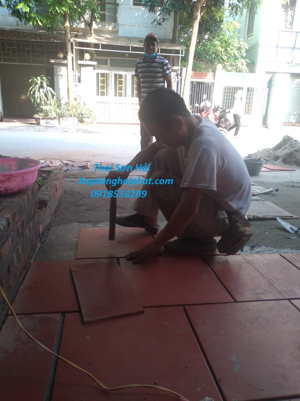 nhan-doc-trat-tuong-op-lat-gach-men-tai-hn-tron-goi-re-dep-5