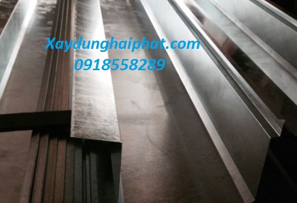nhan-lam-mang-xoi-nuoc-thi-cong-mang-thoat-nuoc-inox-gia-re-1