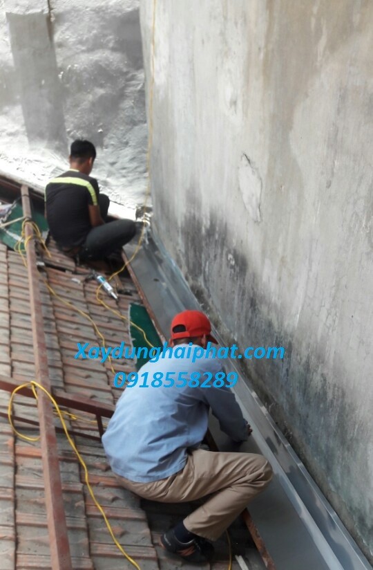 nhan-lam-mang-xoi-nuoc-thi-cong-mang-thoat-nuoc-inox-gia-re-3