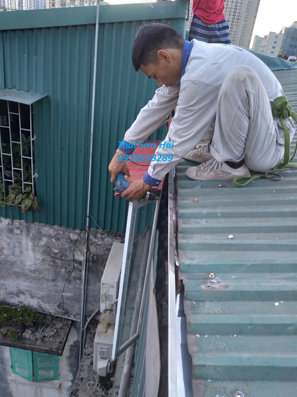 nhan-sua-chua-thay-moi-mang-mai-ton-inox-tai-nam-tu-liem-1