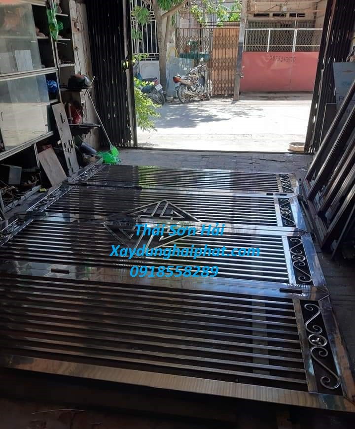 noi-lam-cua-sat-uy-tin-chuyen-dich-vu-lam-cua-cong-sat-inox-o-hn-2