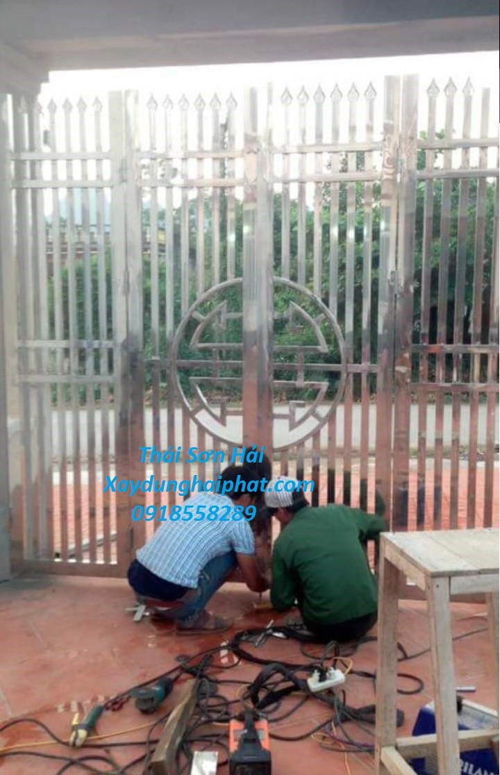 noi-lam-cua-sat-uy-tin-chuyen-dich-vu-lam-cua-cong-sat-inox-o-hn-5