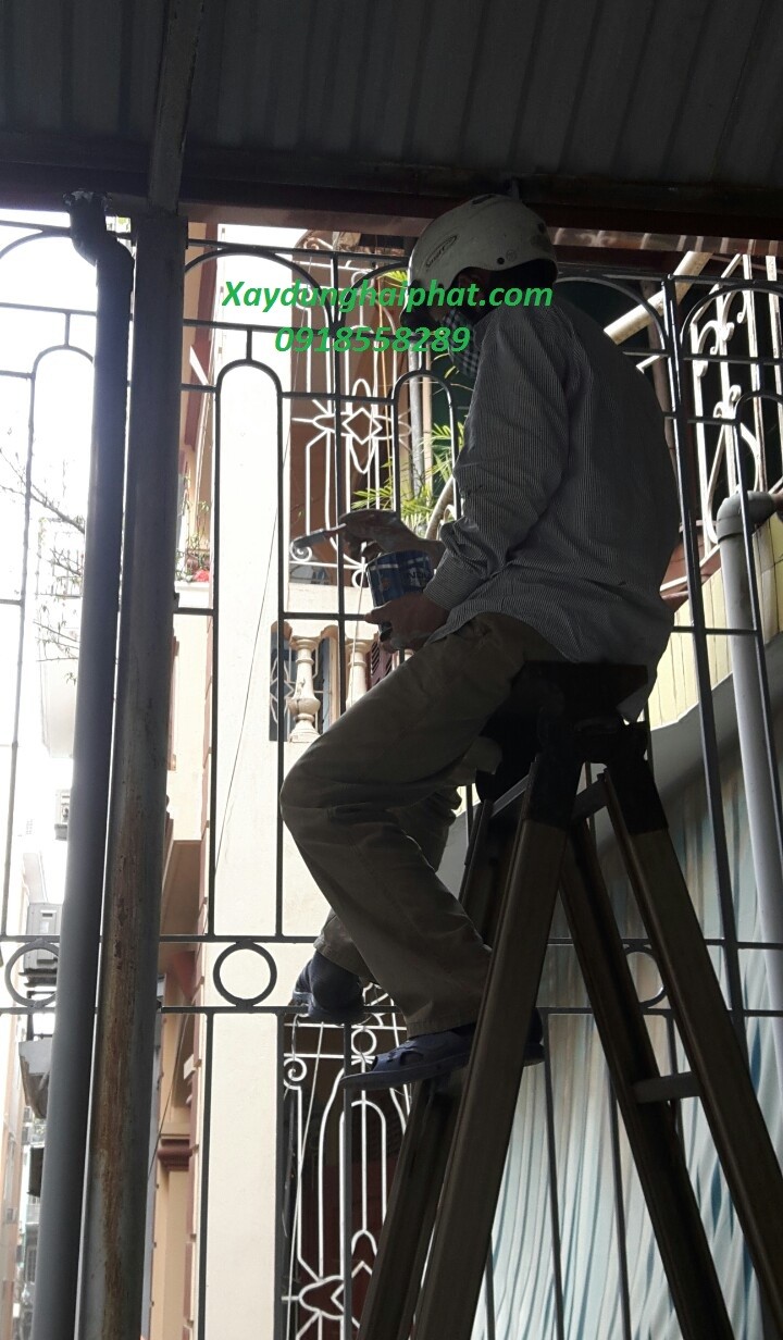 son-chuong-cop-sat-son-canh-cua-canh-cong-sat-o-hn-1