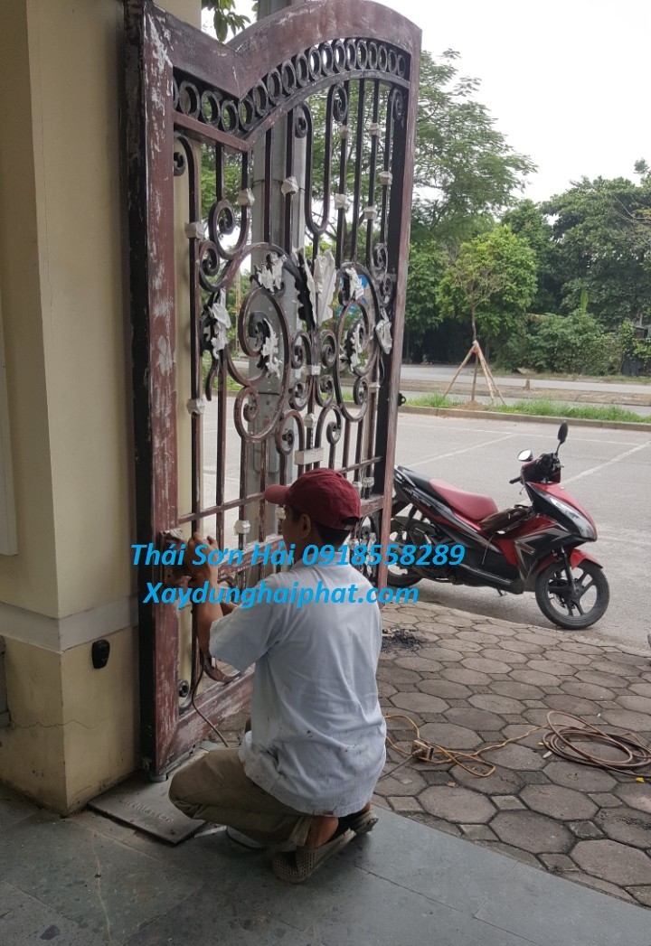 son-cua-sat-hang-ra-chuong-cop-lan-can-sat-ta-hn-1
