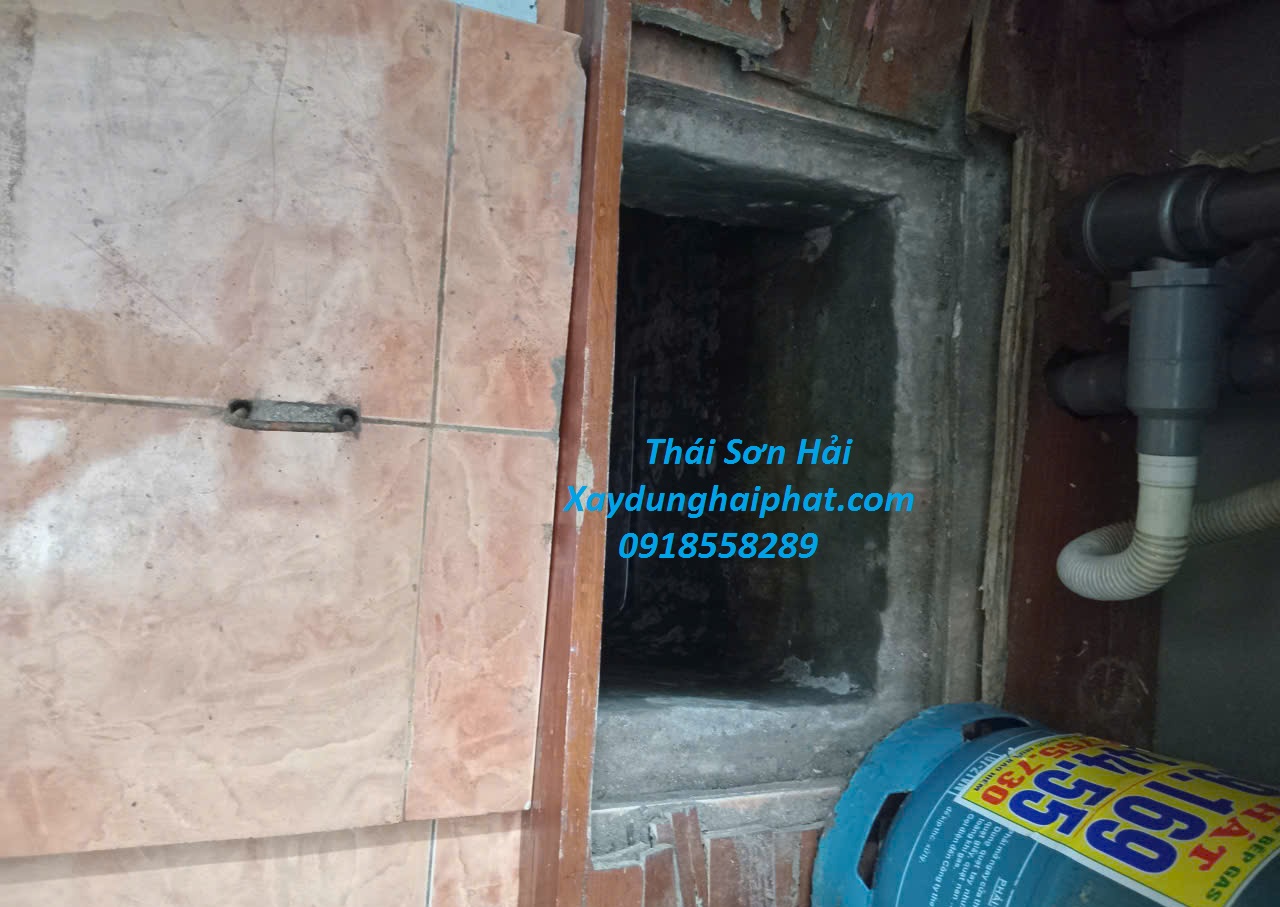 sua-be-ngam-bi-nut-chong-tham-be-chua-nuoc-gia-dinh-o-HN-1