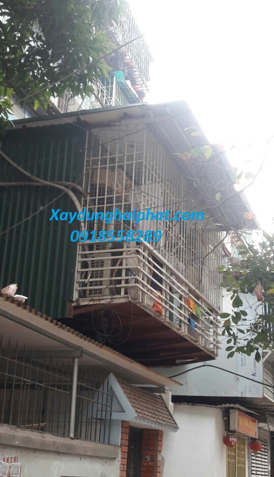 sua-chua-cai-tao-nha-tap-the-coi-noi-ban-cong-chung-cu-tai-thanh-xuan-1