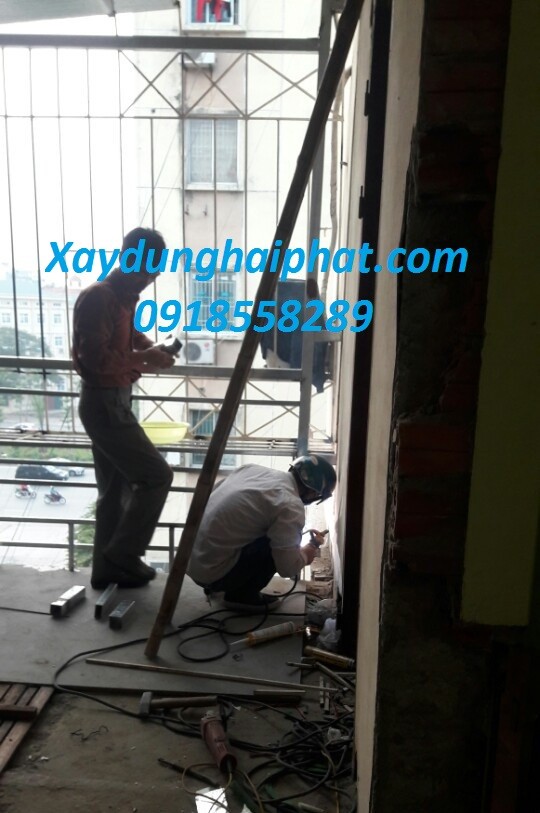 sua-chua-coi-noi-ban-cong-phong-ngu-sua-nha-tap-the-cu-xuong-cap-3