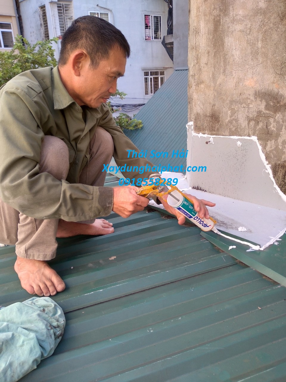 sua-chua-mai-ton-nha-dan-thay-the-mai-ton-cu-chong-dot-o-HN-2