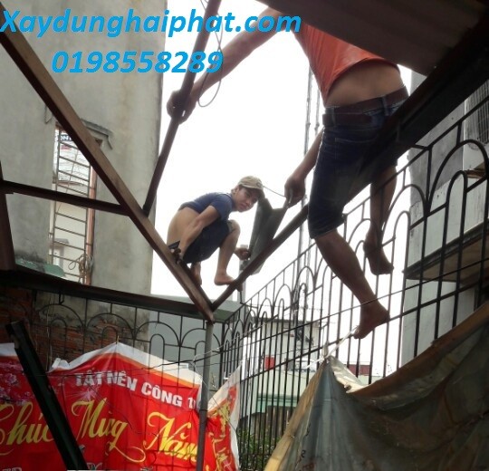 sua-mai-ton-thay-mang-thoat-nuoc-mai-ton-chuyen-nghiep-tai-ha-noi