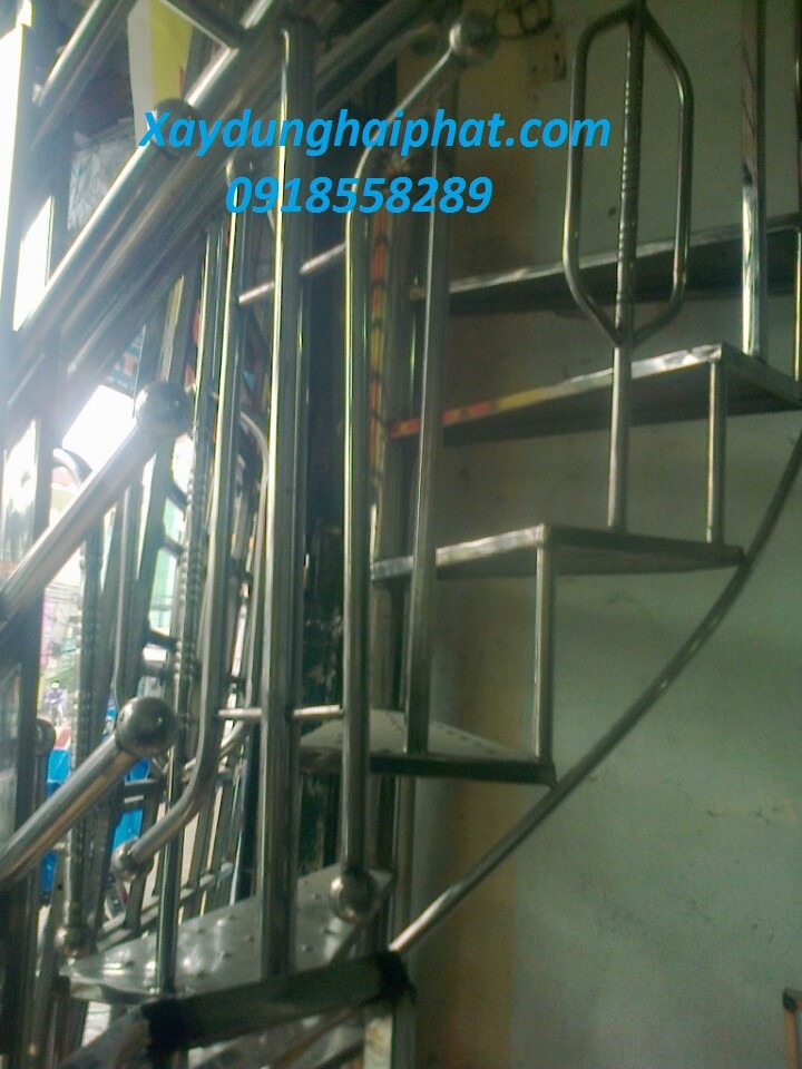 thi-cong-cau-thang-sat-lap-dat-cau-thang-inox-gia-re-ha-noi