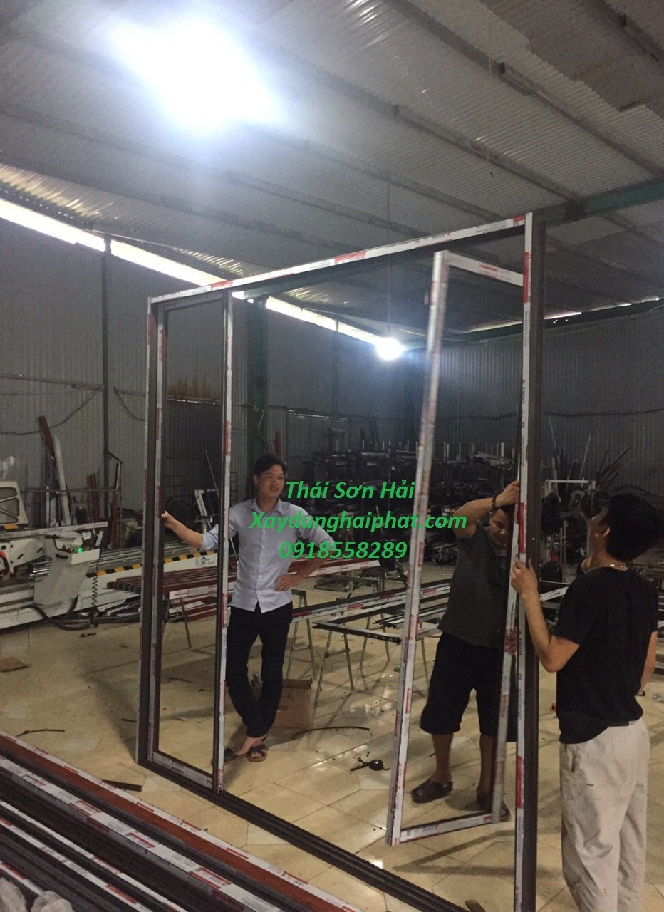 thi-cong-cua-khung-nhom-kinh-lam-vach-nhom-kinh-dep-o-hn-4