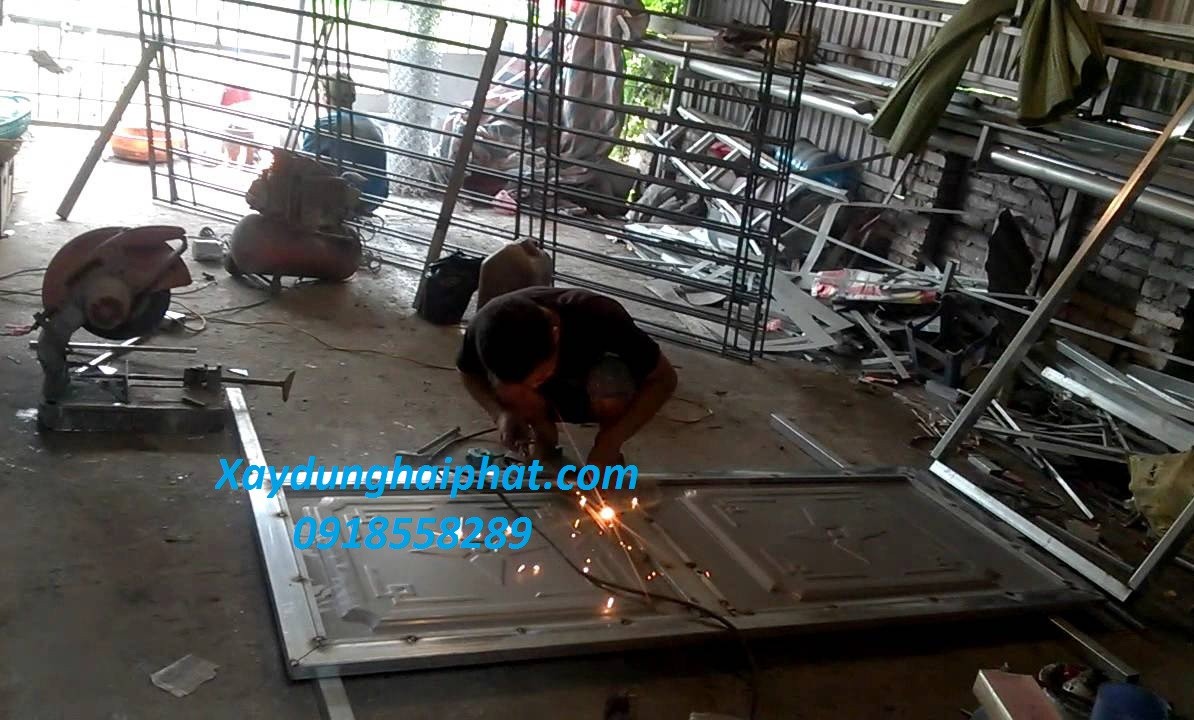 thi-cong-cua-sat-mai-ton-lam-cua-sat-gia-re-tai-ha-noi-2